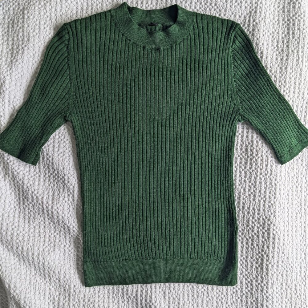 Uniqlo ribbed half-sleeve sweater size M